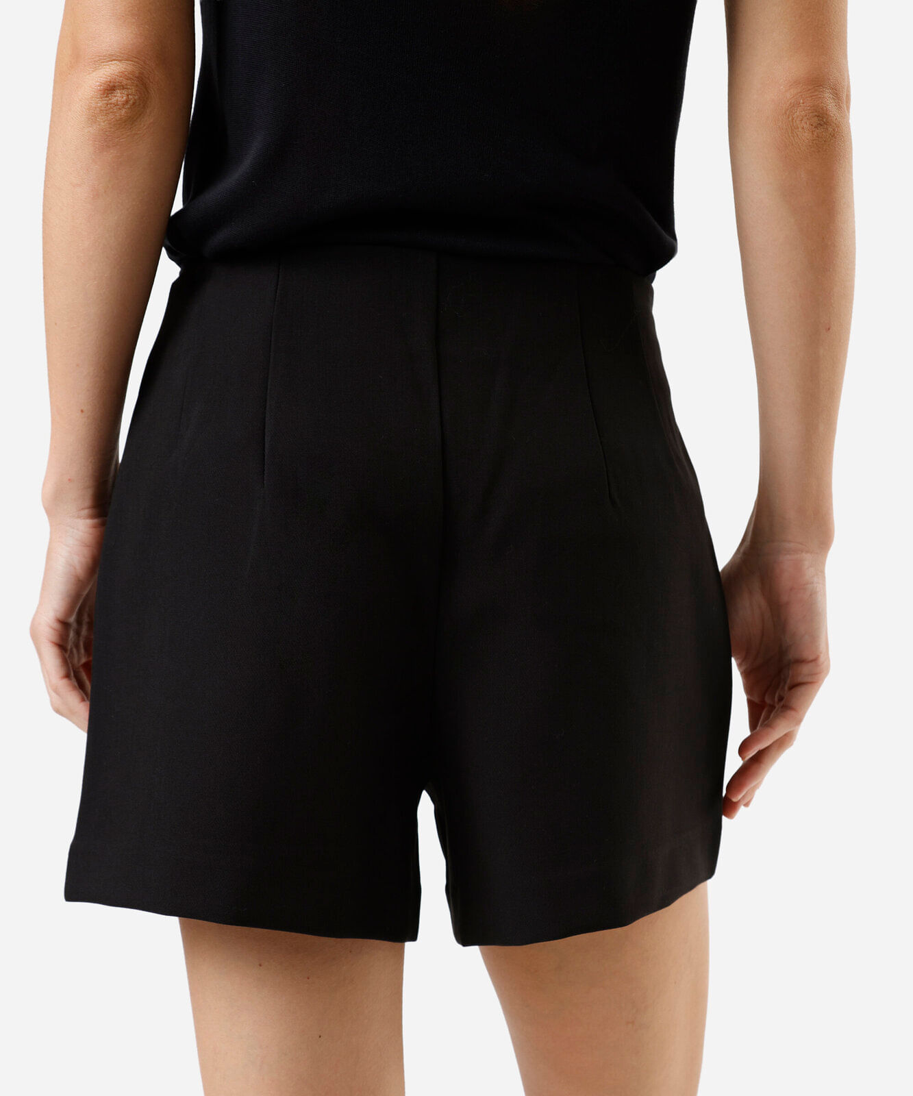 short de alfaiataria feminino com pregas preto