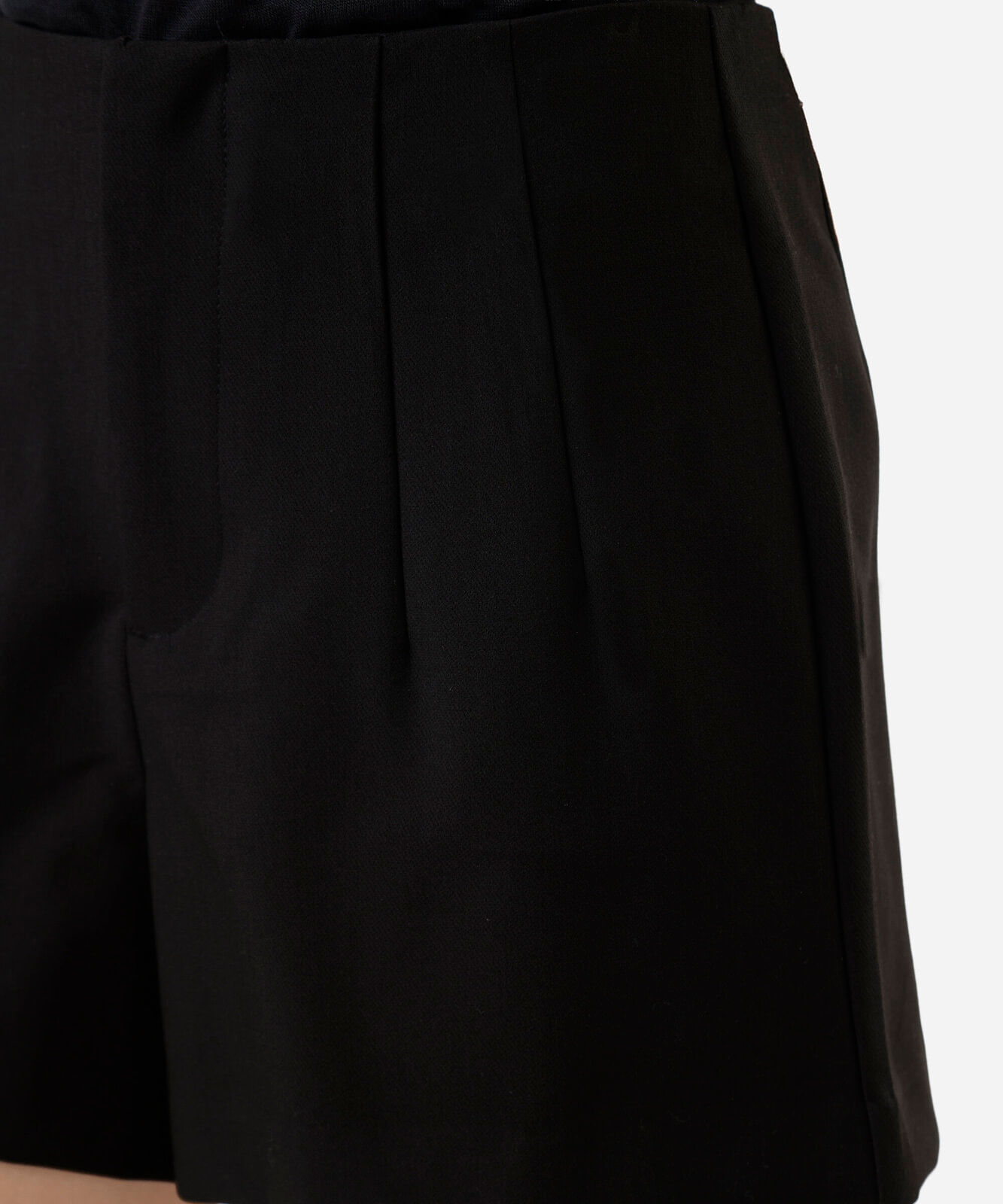 short de alfaiataria feminino com pregas preto