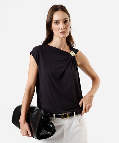 blusa feminina de viscose com fivela orgânica preta