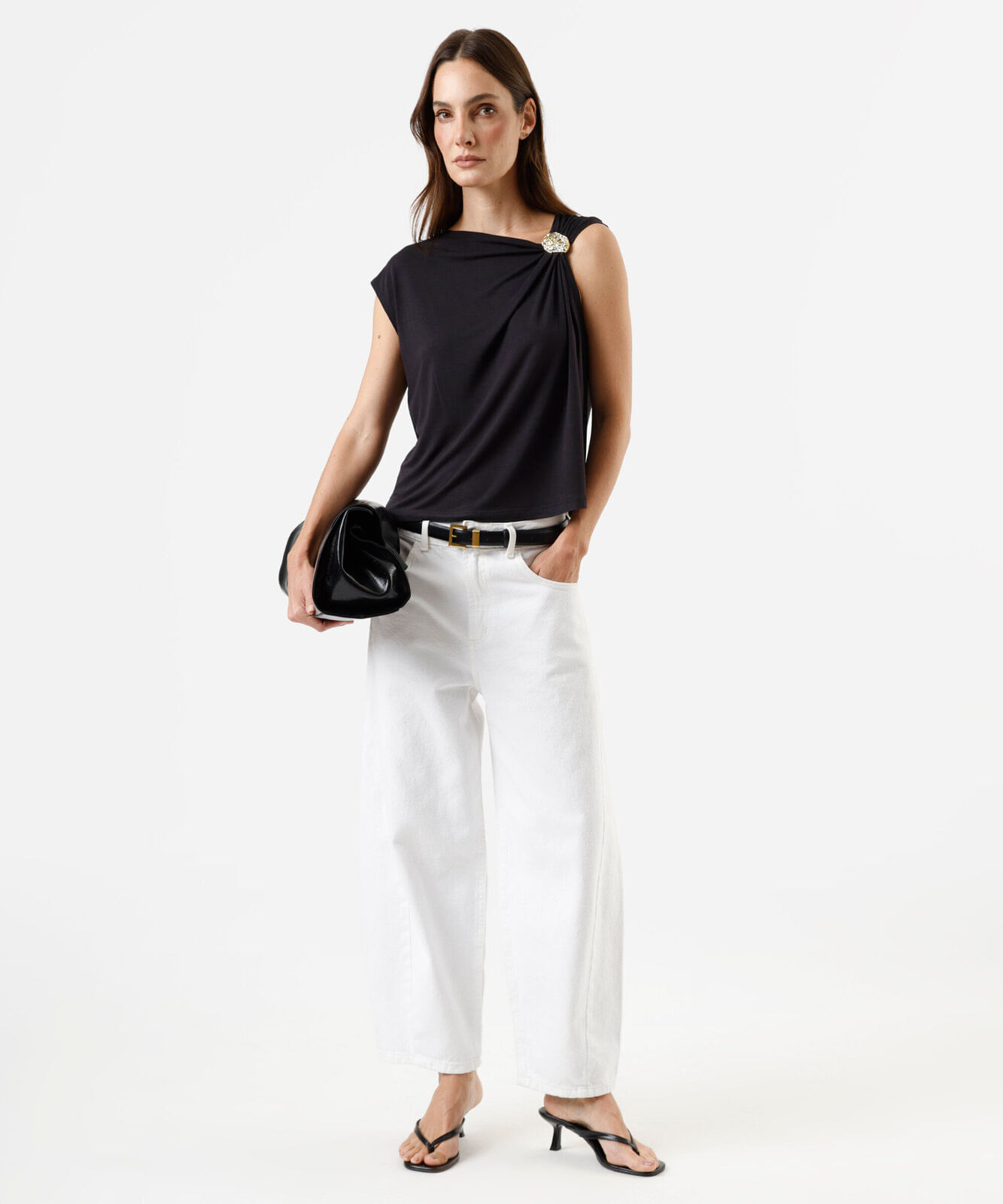 blusa feminina de viscose com fivela orgânica preta