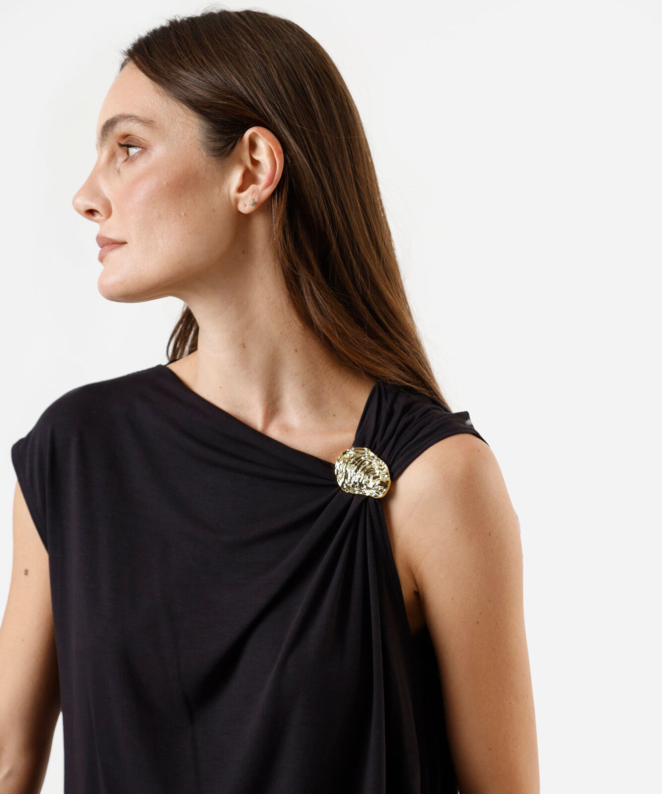 blusa feminina de viscose com fivela orgânica preta