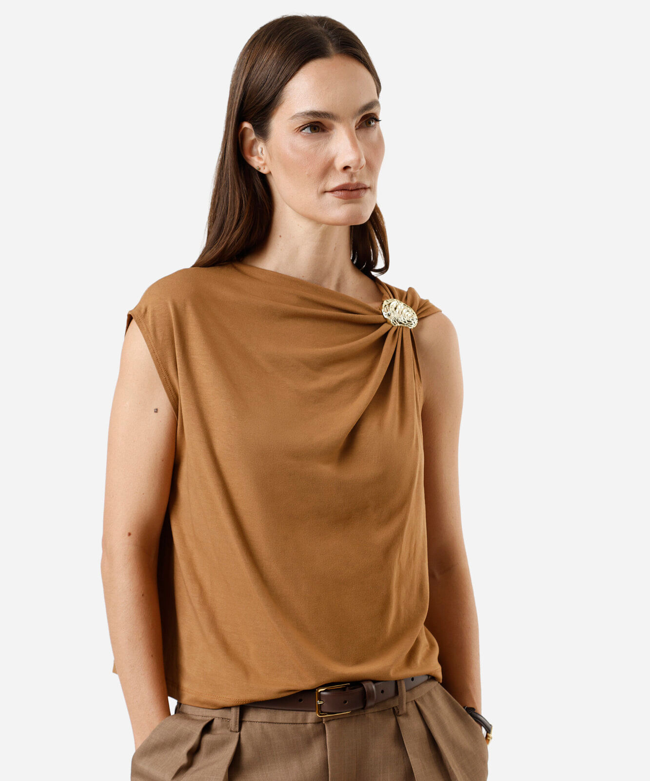 blusa feminina de viscose com fivela orgânica marrom