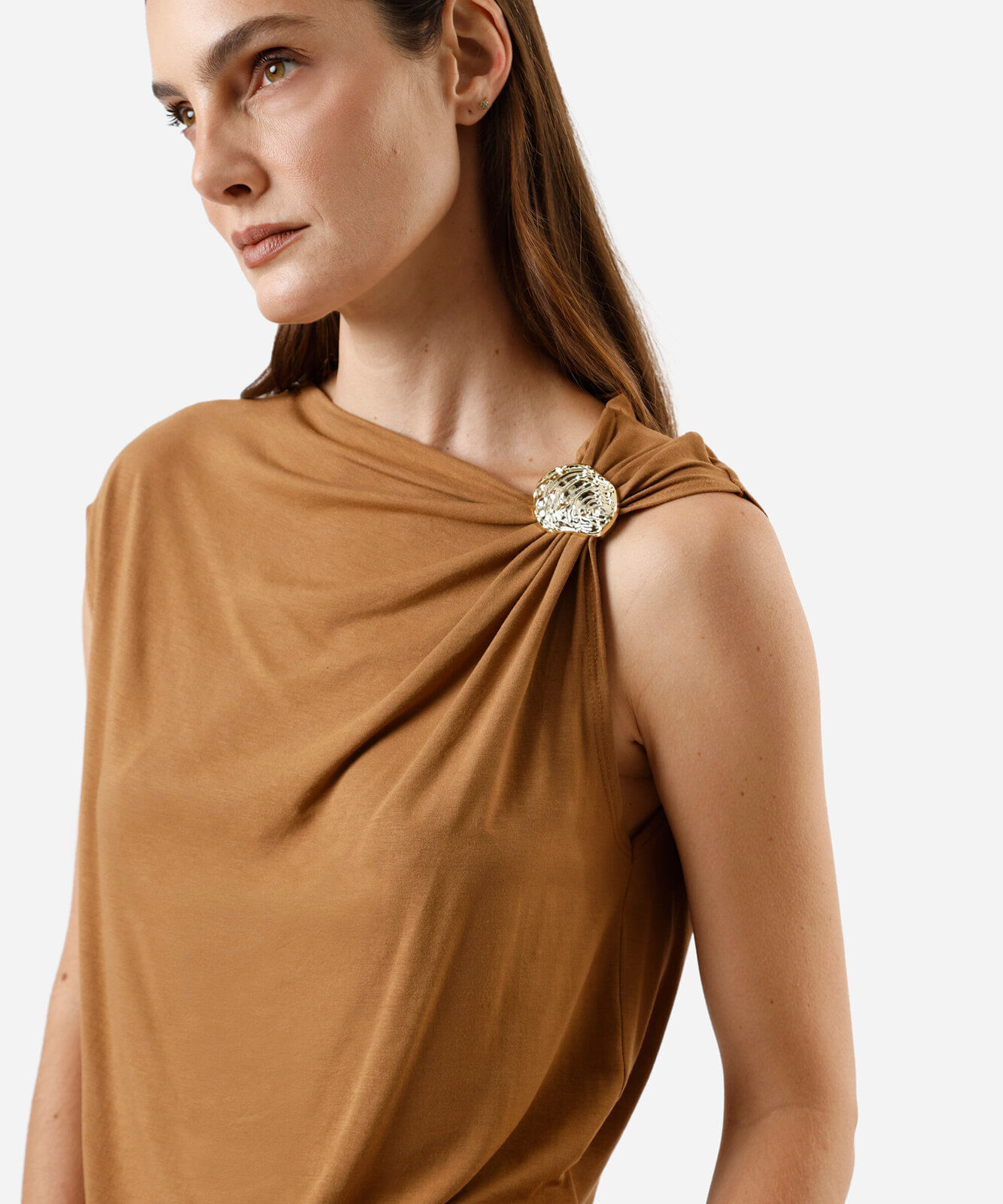 blusa feminina de viscose com fivela orgânica marrom