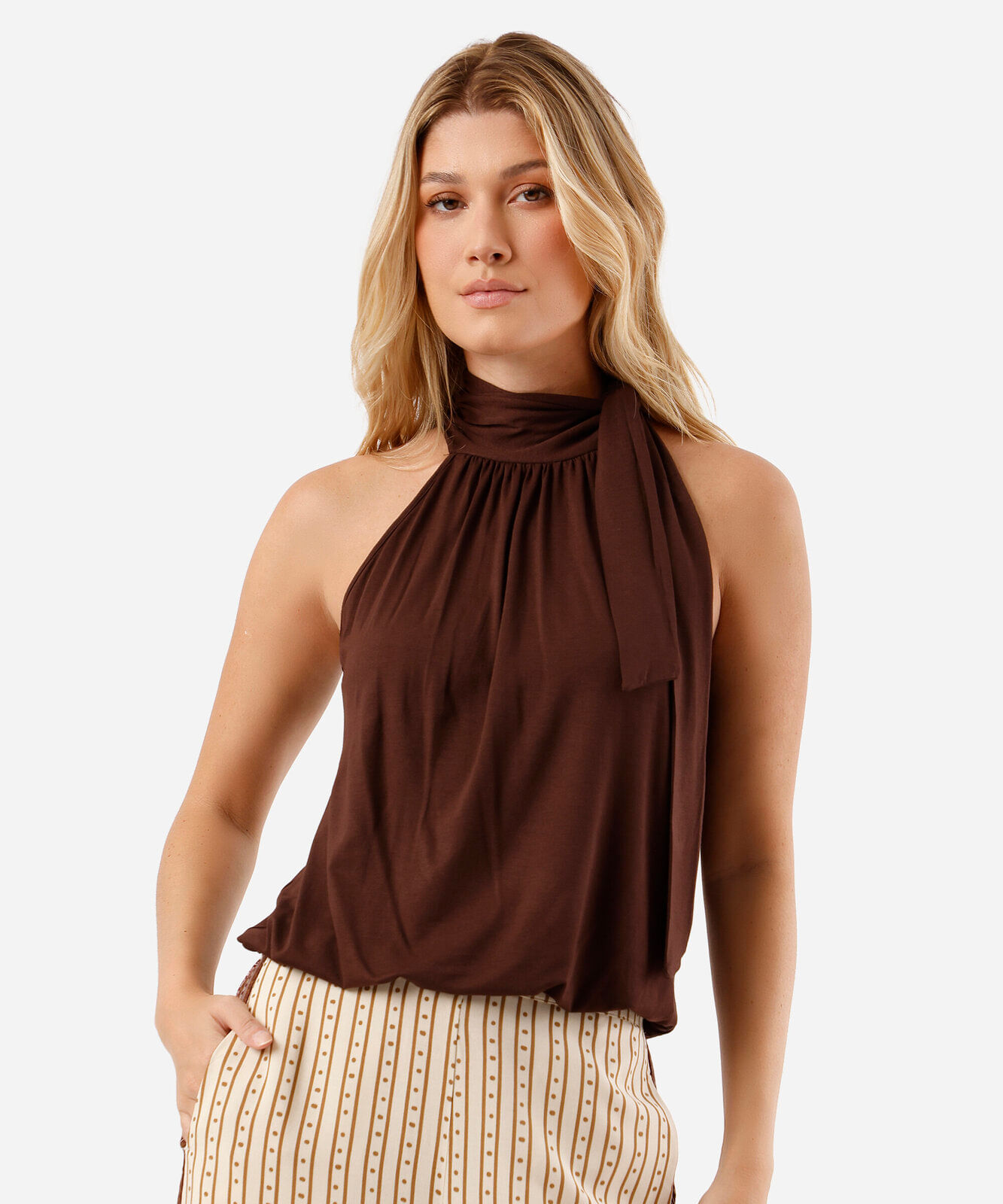 blusa feminina de viscose halterneck com amarração marrom