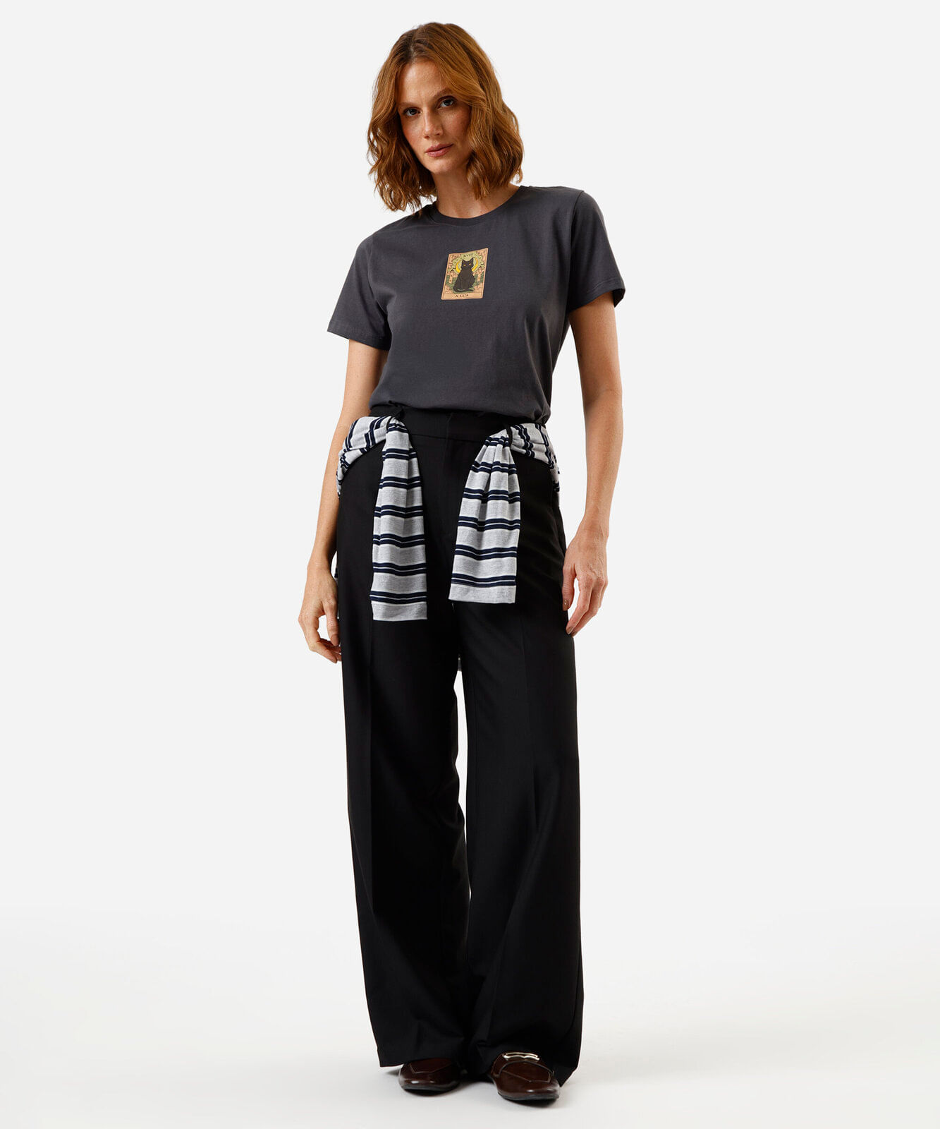 camiseta feminina de algodão manga curta estampada cinza