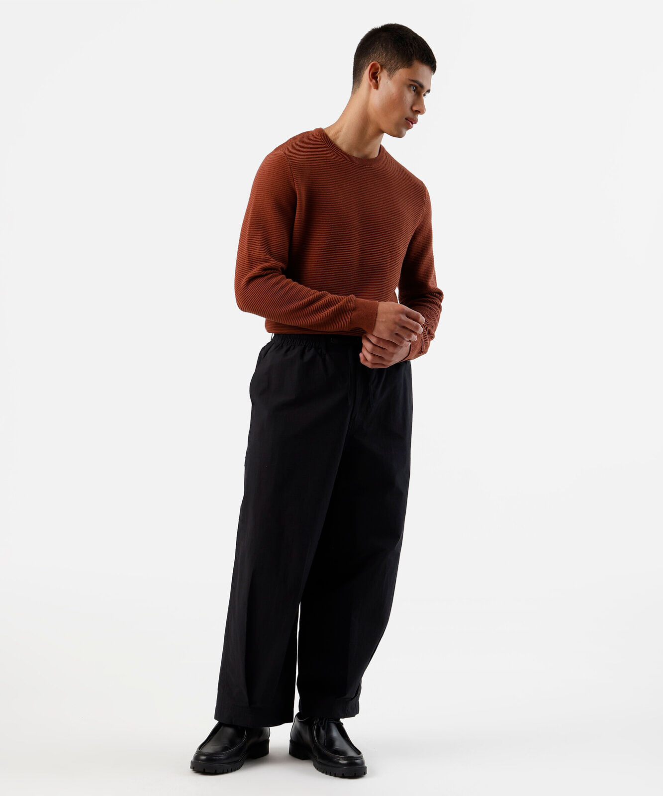 suéter de tricot canelado laranja
