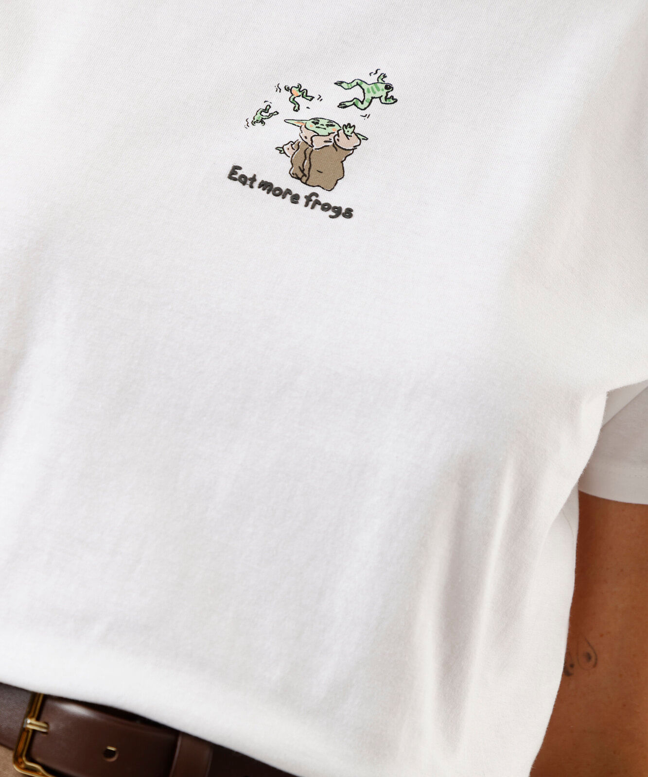 camiseta feminina de algodão baby yoda star wars off white