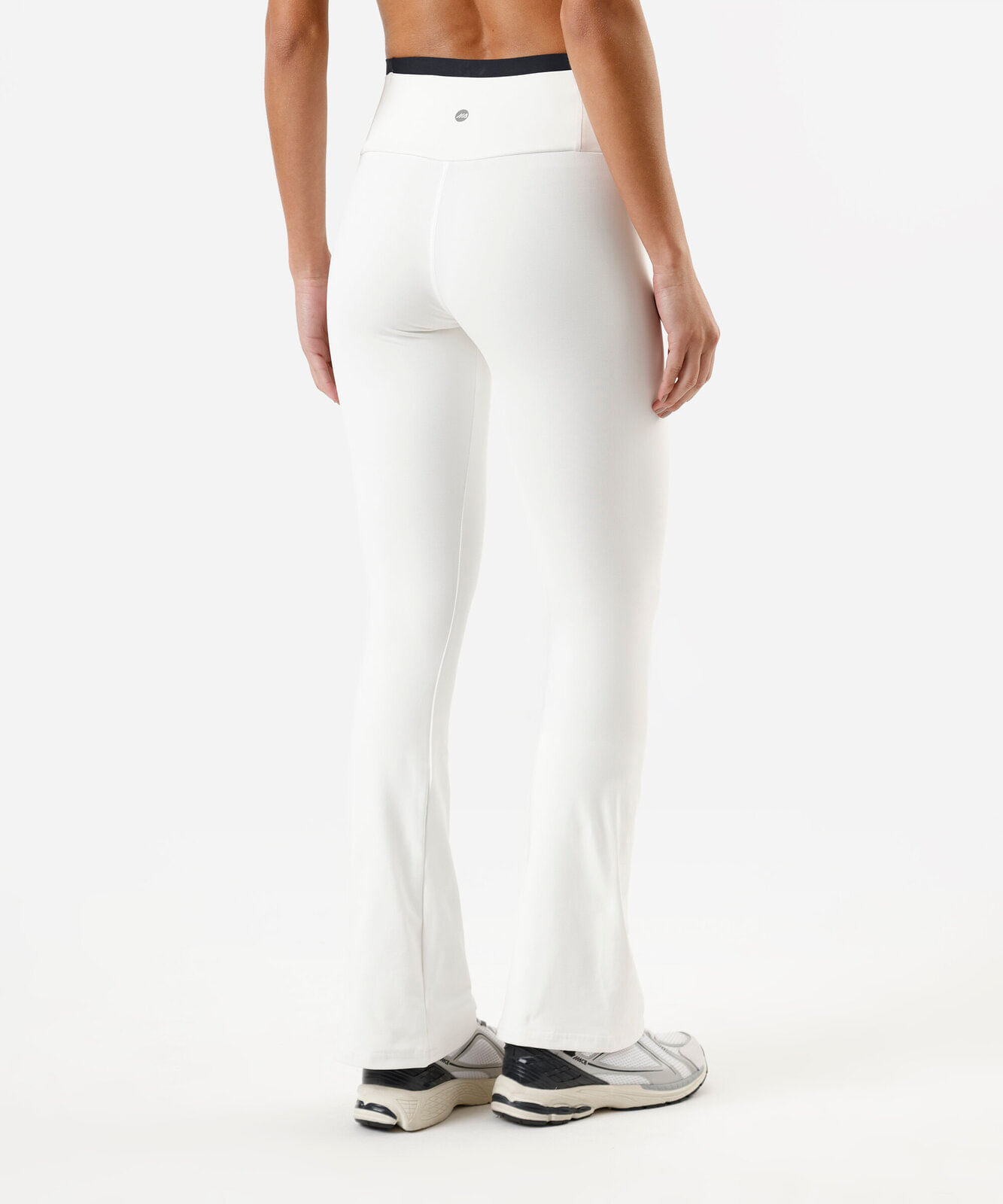 calça flare esportiva feminina de poliamida off white