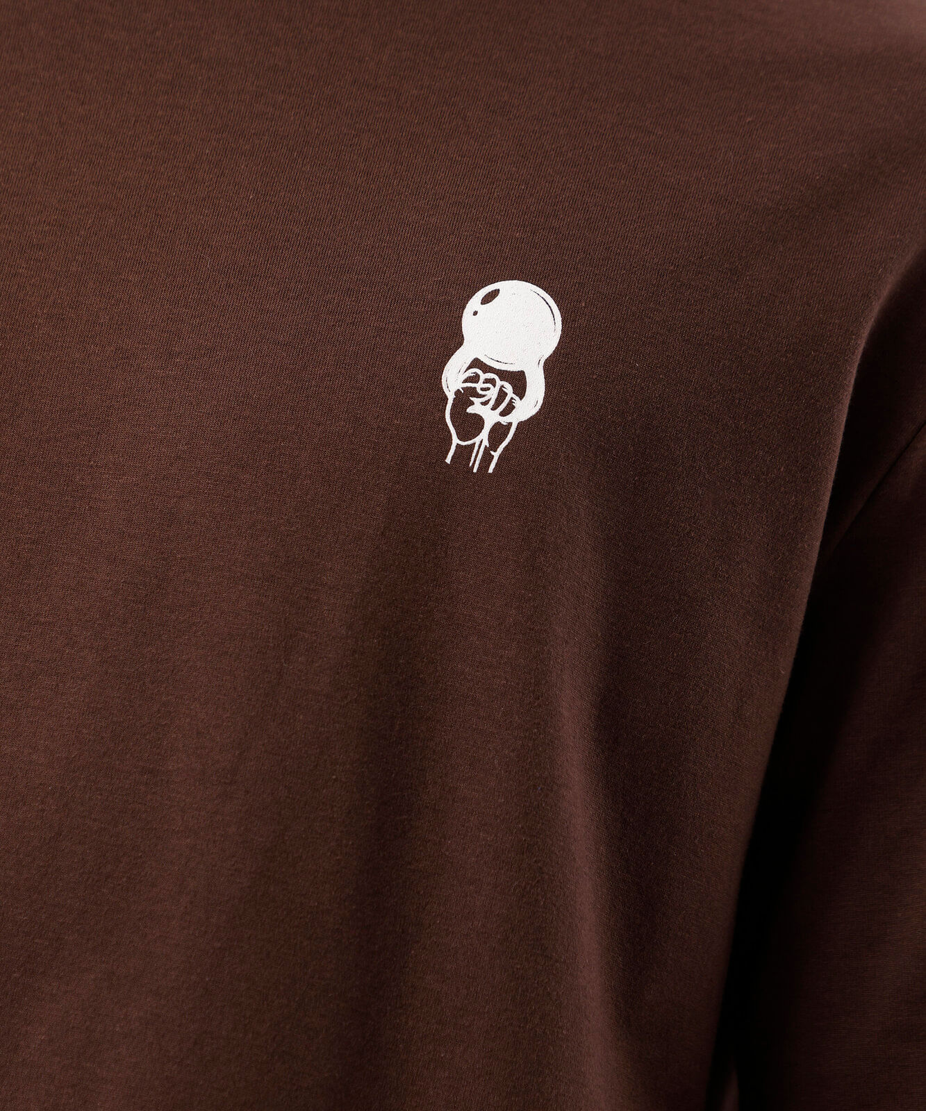 camiseta masculina esportiva estampada marrom
