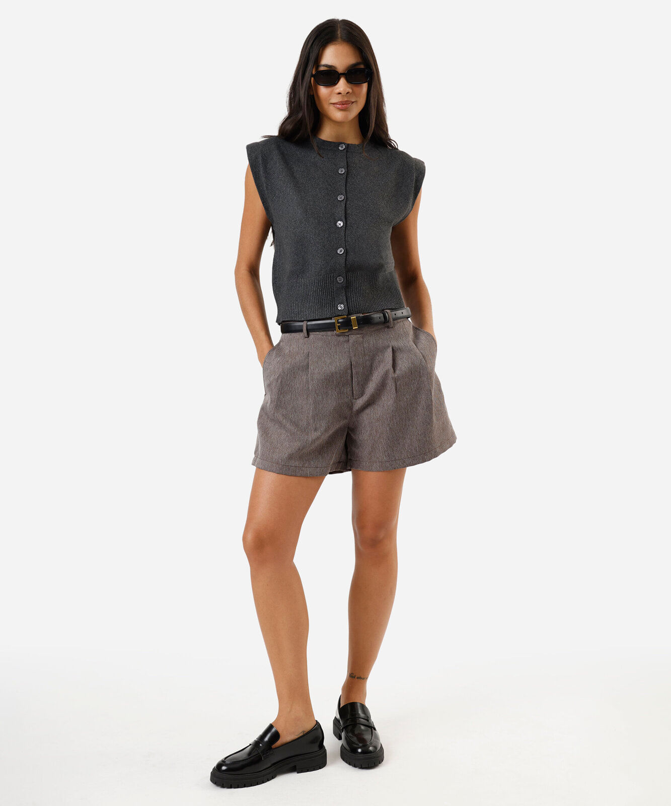 colete feminino de tricot com ombreiras cinza