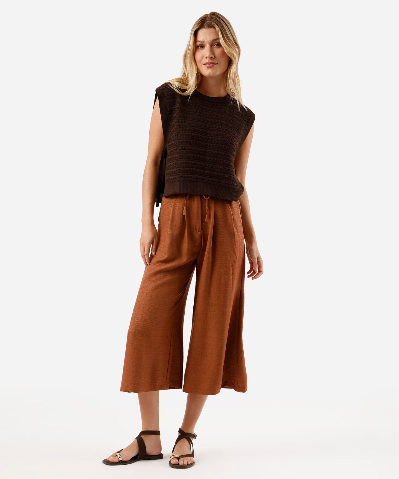 colete feminino de tricot com amarração marrom