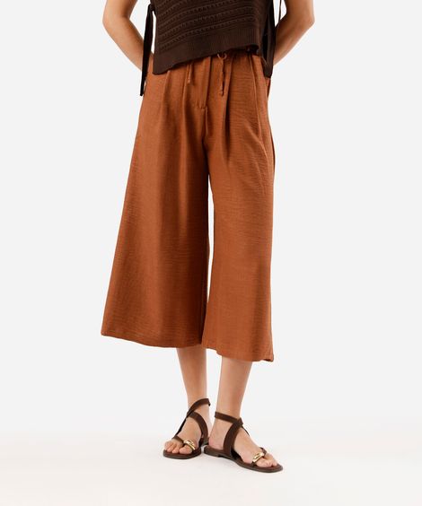 calça pantacourt feminina com pregas marrom