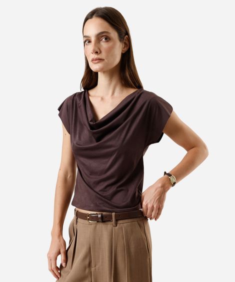 blusa feminina de suede decote degagê manga curta marrom