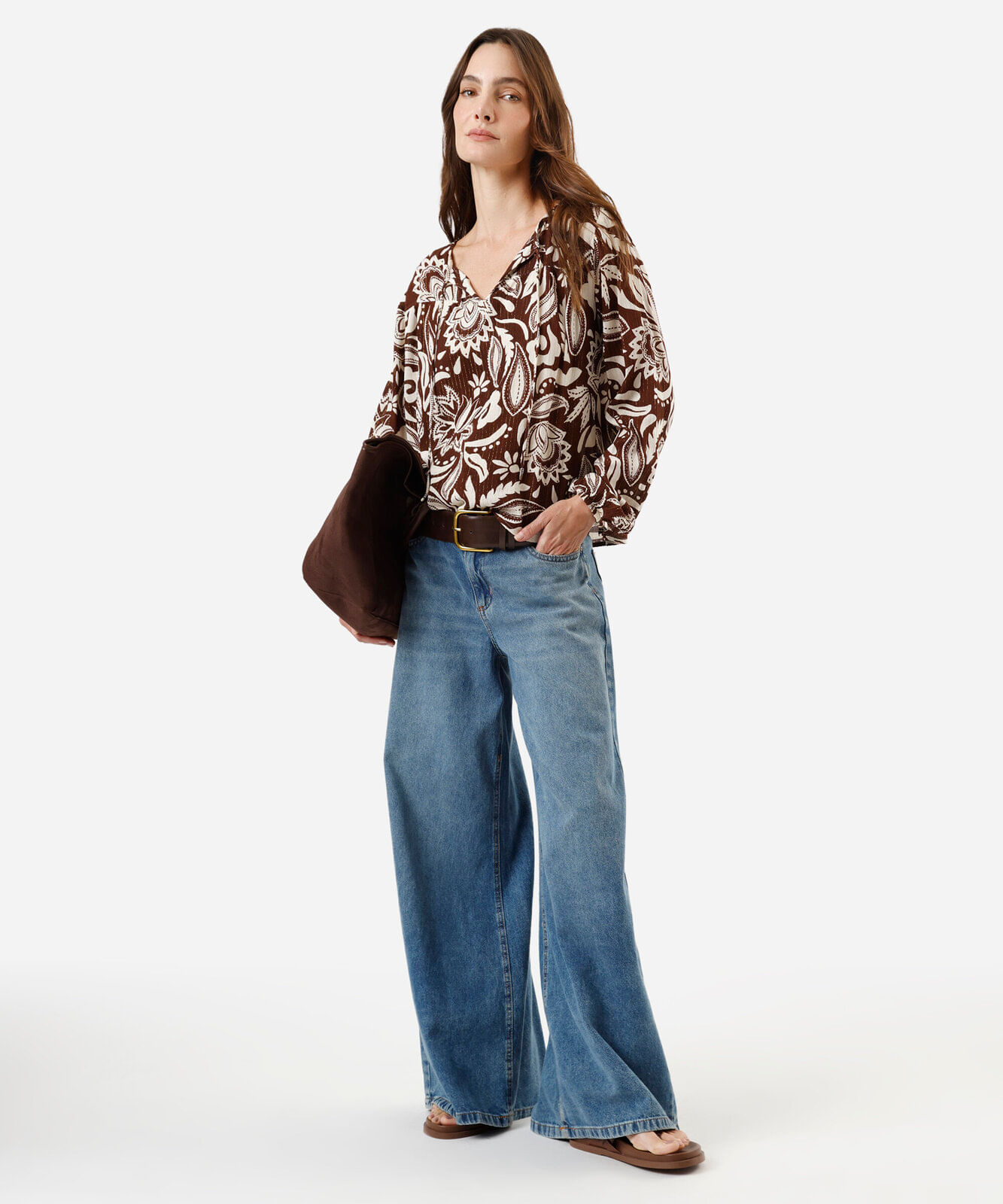 bata feminina de viscose com lurex floral marrom