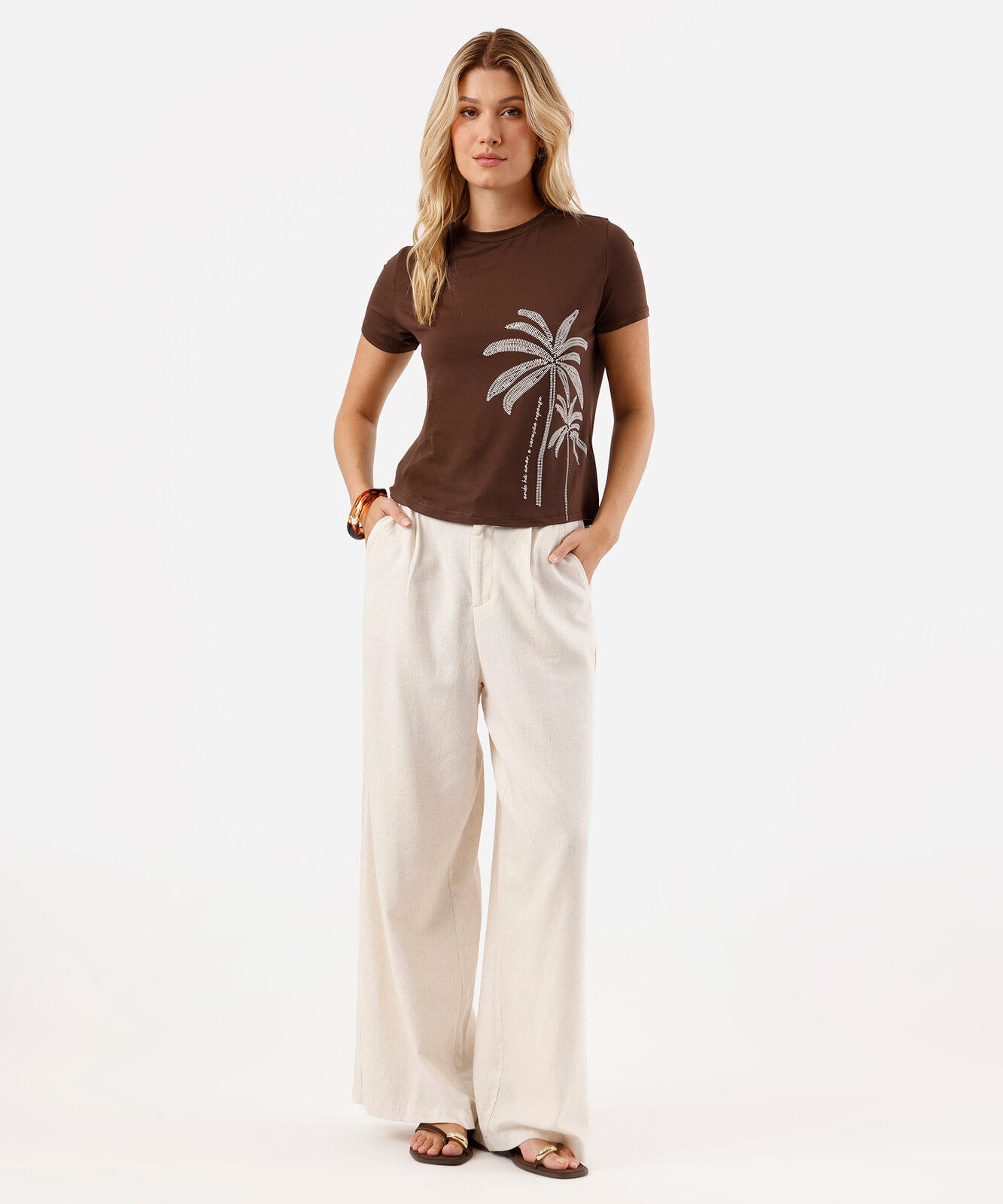 blusa feminina de viscose decote redondo folhagens marrom