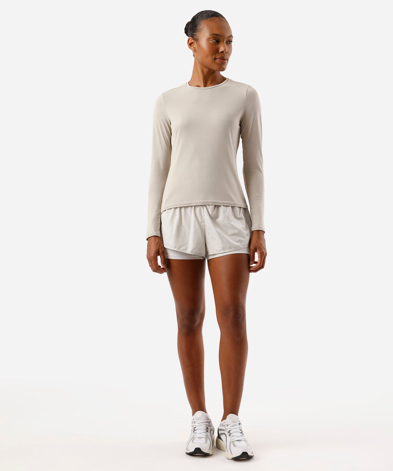 short running com forro e bolso esportivo cinza
