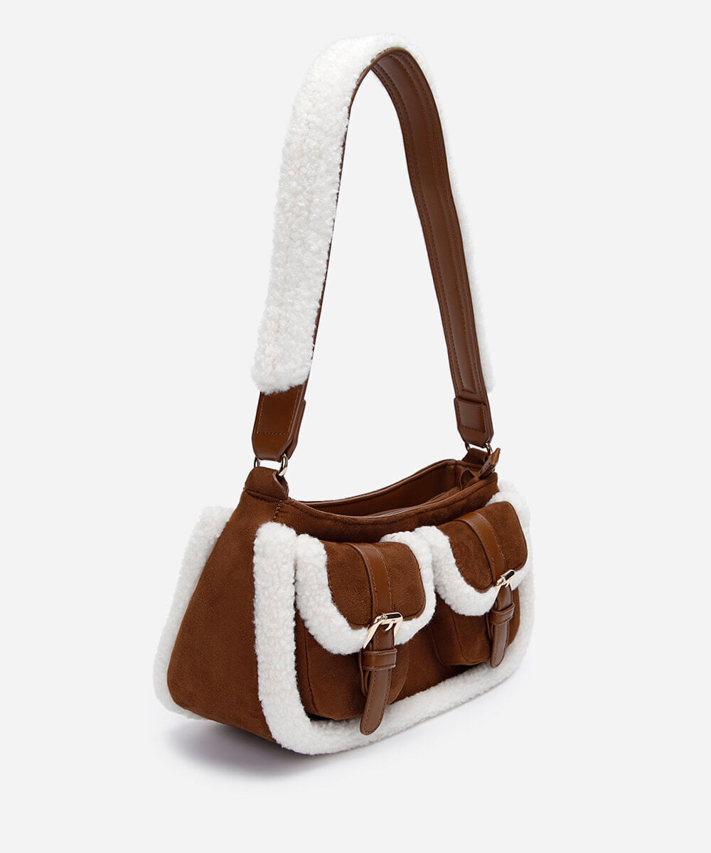 bolsa baguete com bolsos e pelos marrom