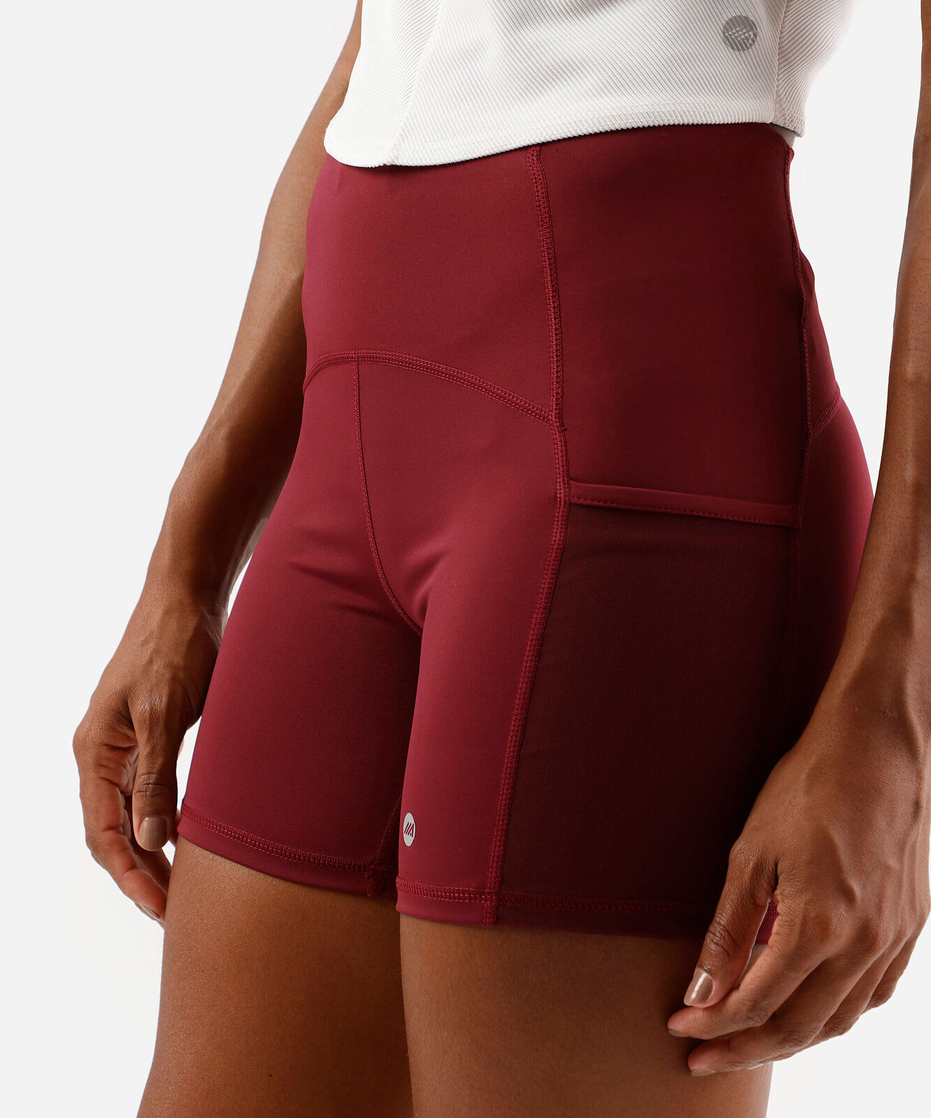 bermuda feminina esportiva com bolsos vinho