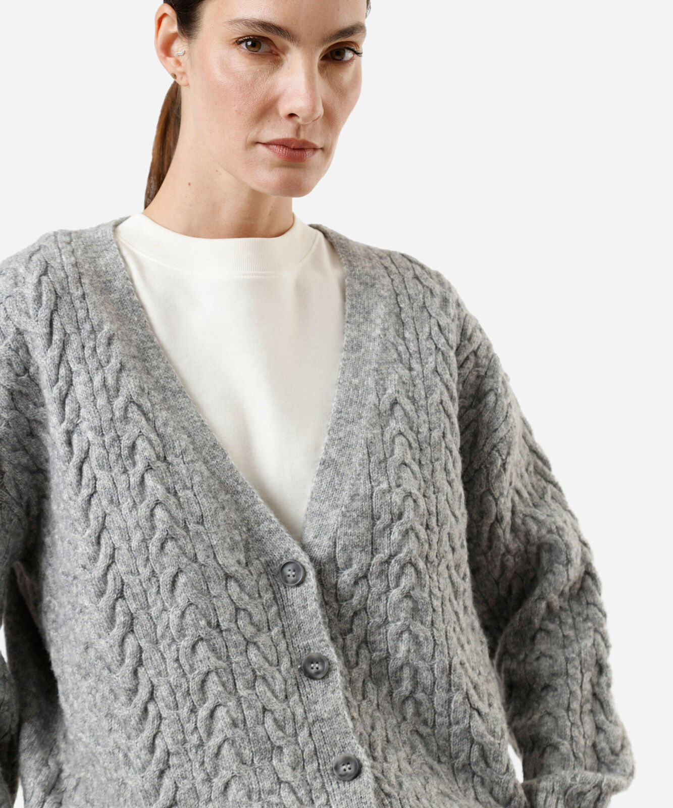 cardigan feminino de tricot com lã texturizado cinza