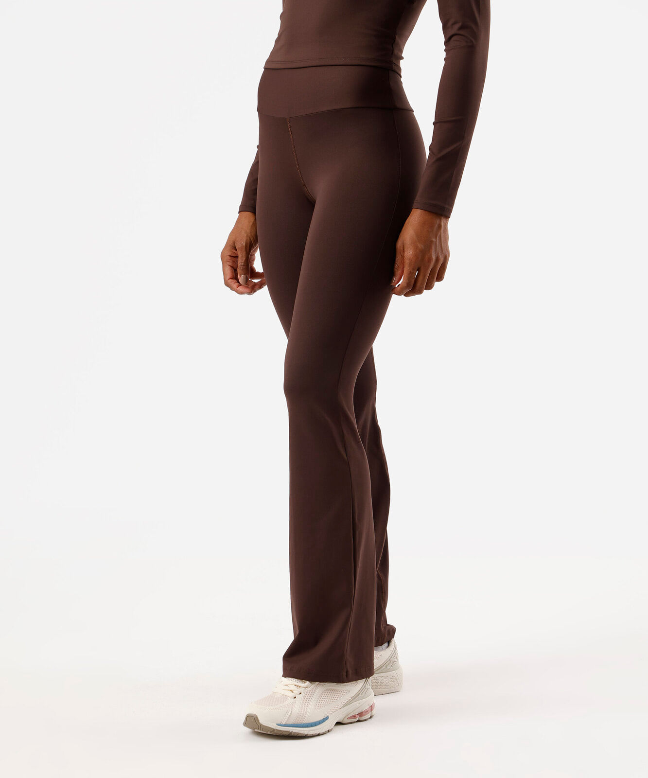 calça flare esportiva feminina de poliamida marrom