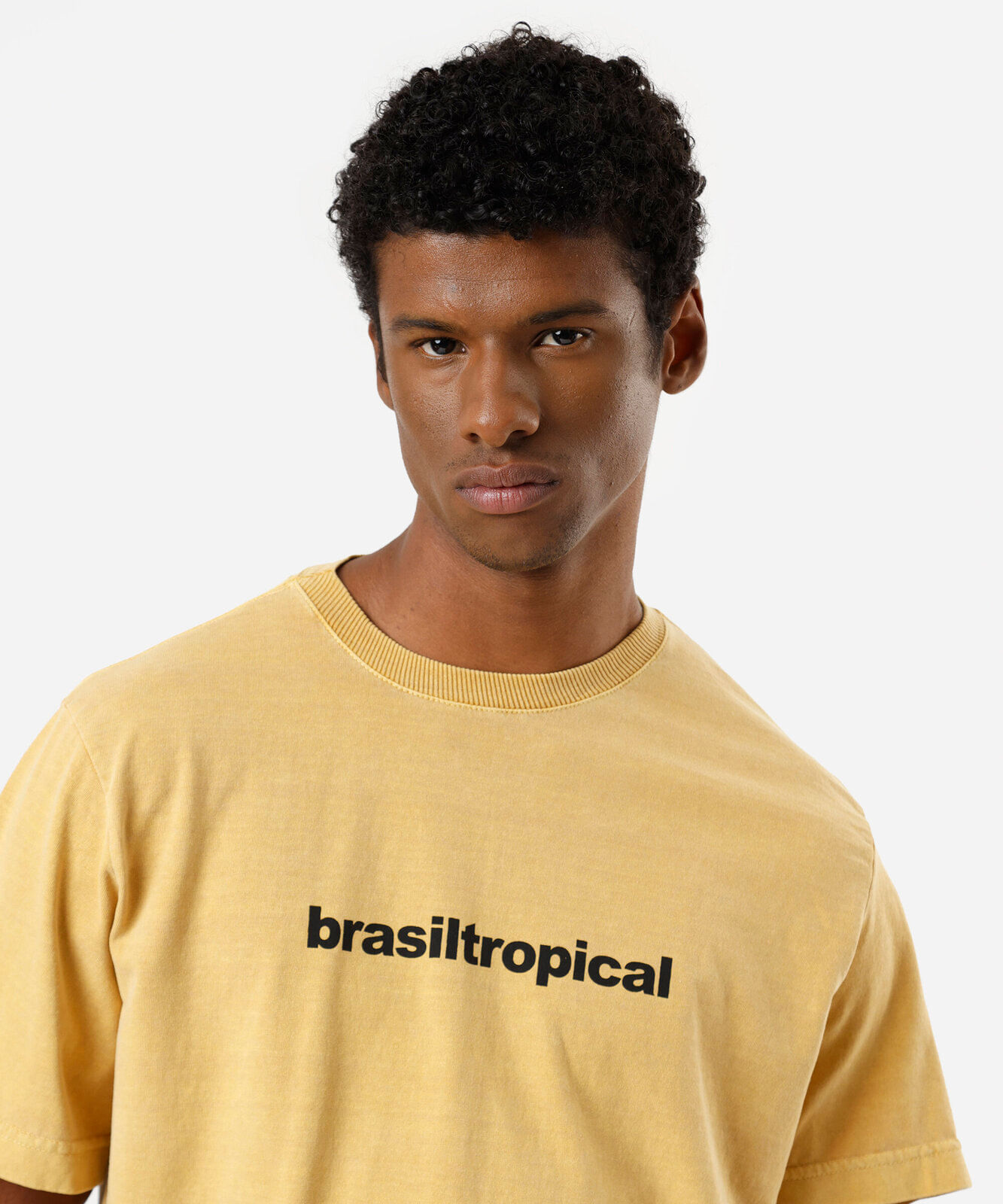 camiseta masculina de algodão manga curta estampada estonada amarela