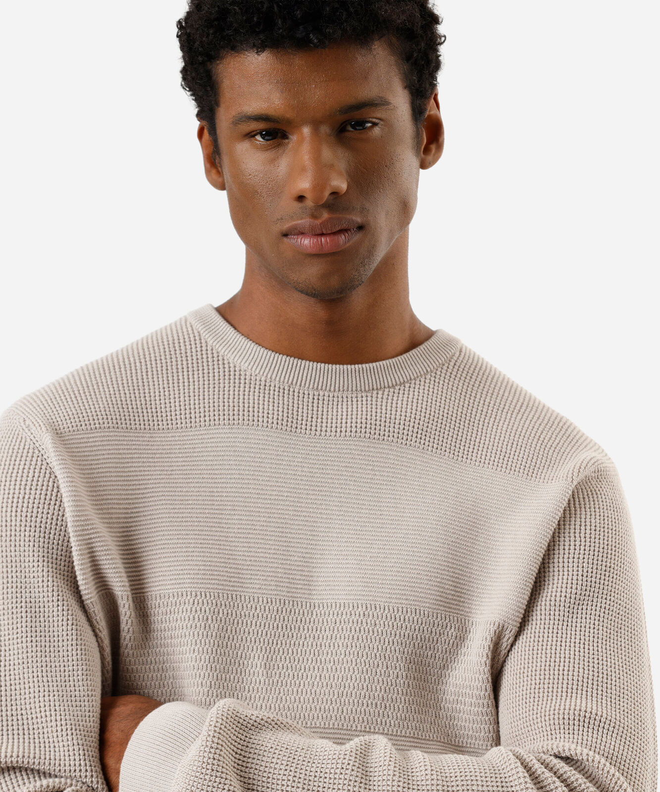 suéter masculino de tricot texturizado bege