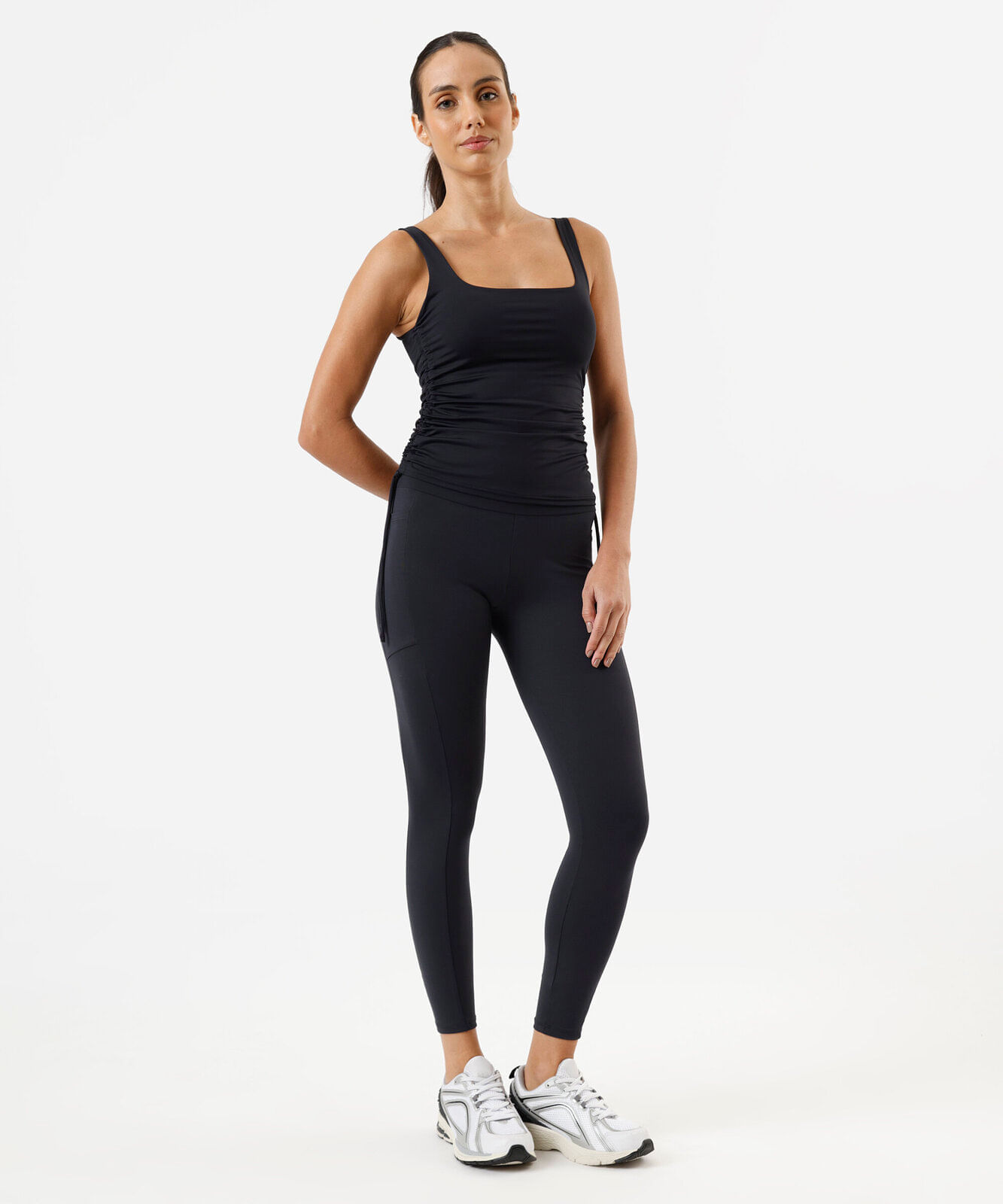 calça legging esportiva com bolso preta