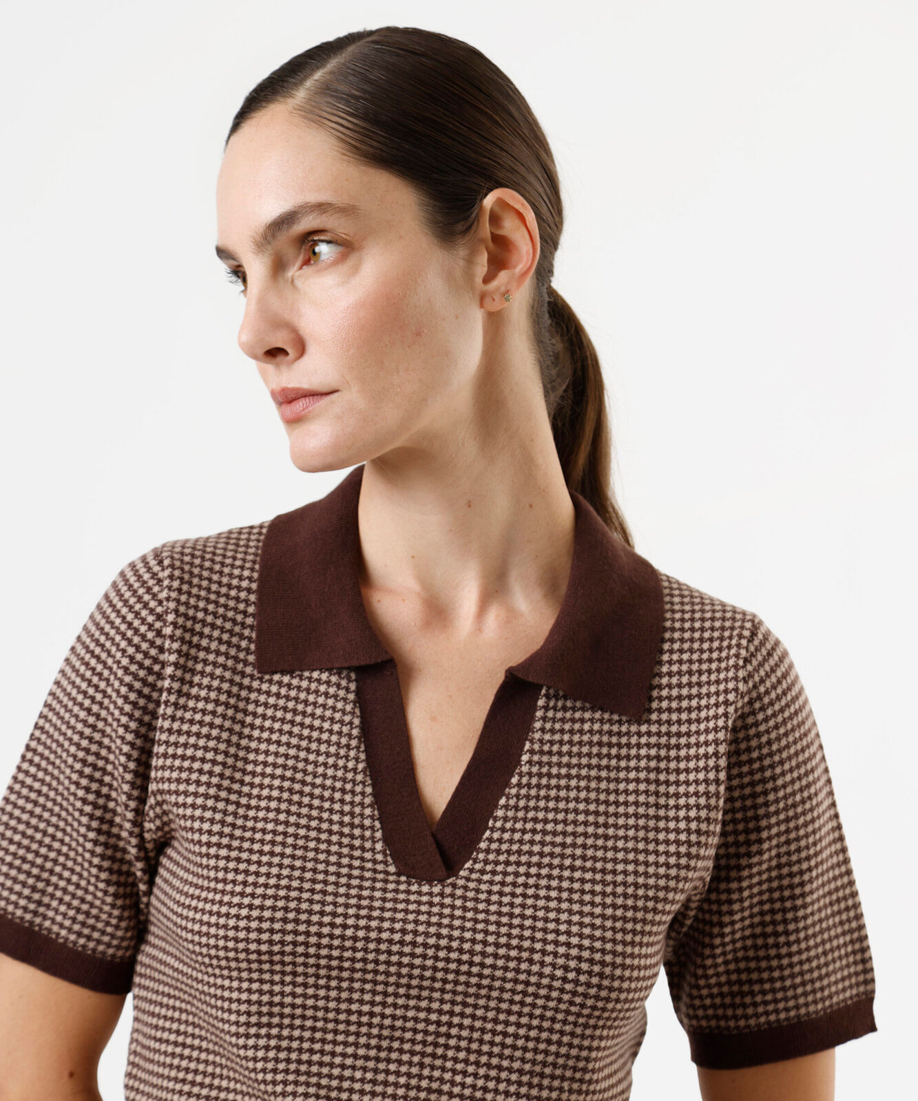 polo feminina de tricot manga curta pied de poule marrom