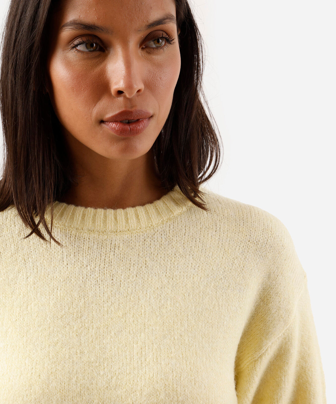 suéter feminino de tricot gola redonda amarelo