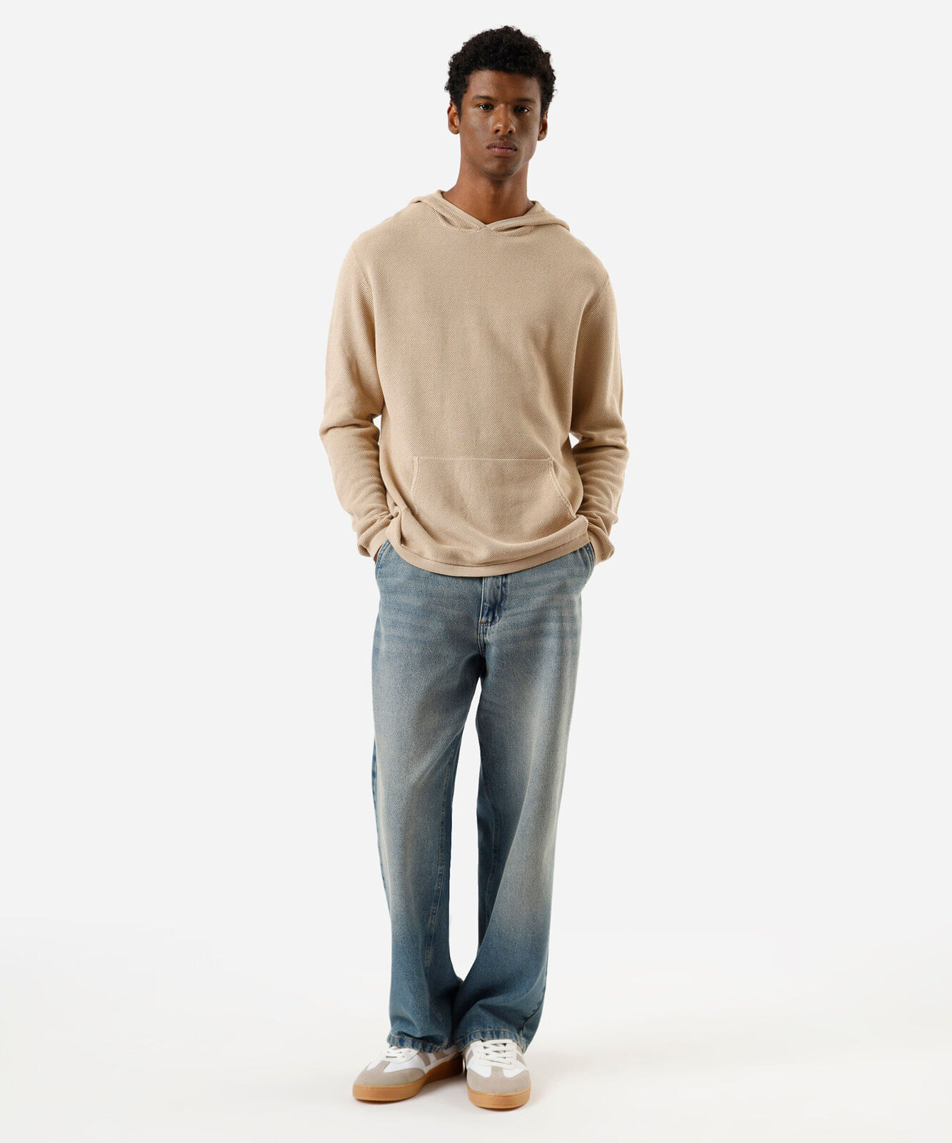 blusão masculino de tricot com capuz e bolso canguru bege