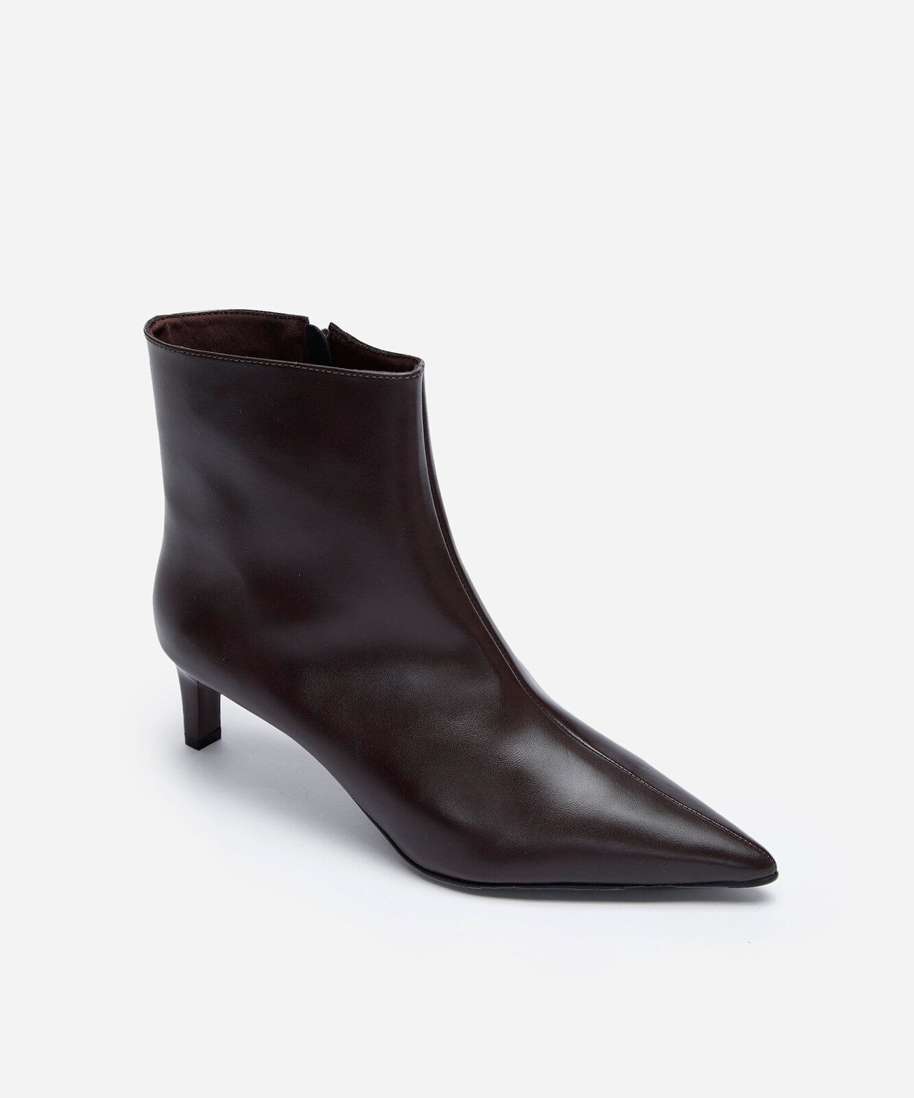 bota cano baixo bico fino marrom