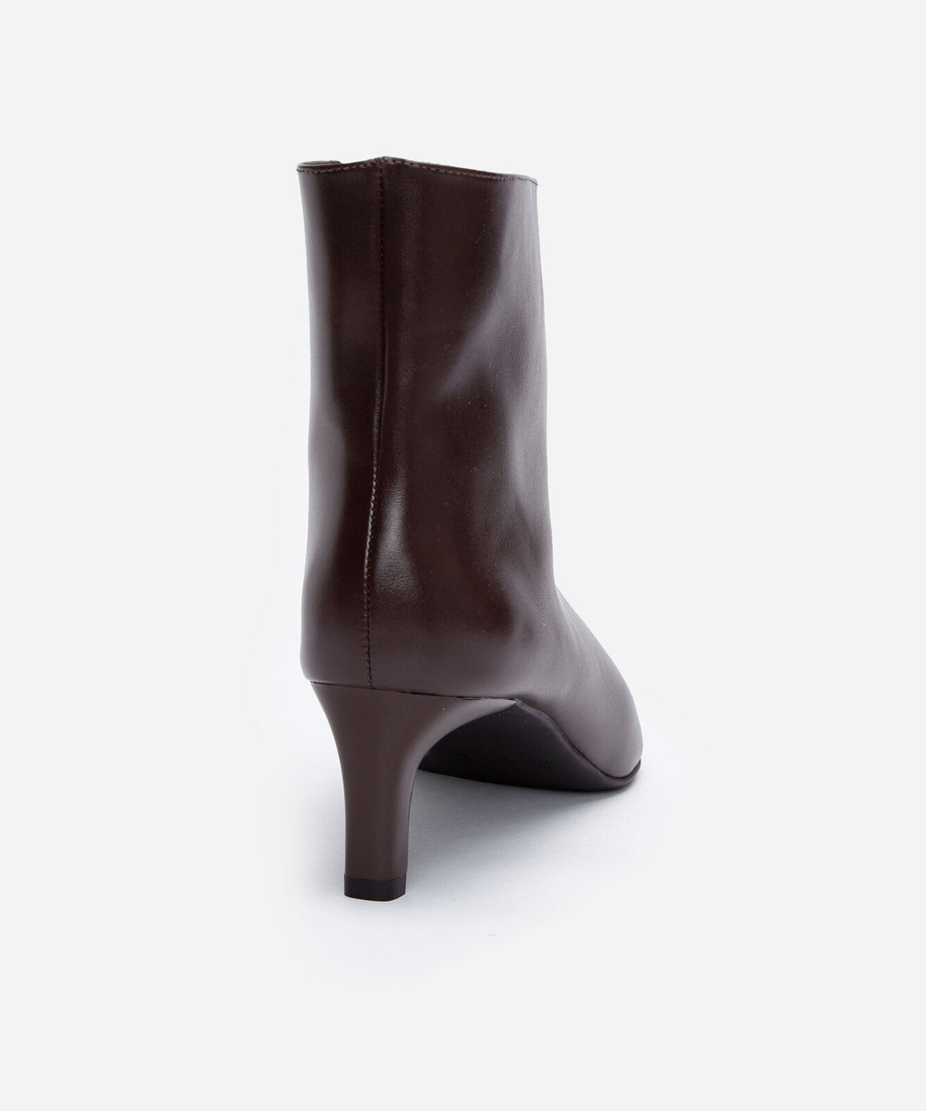 bota cano baixo bico fino marrom