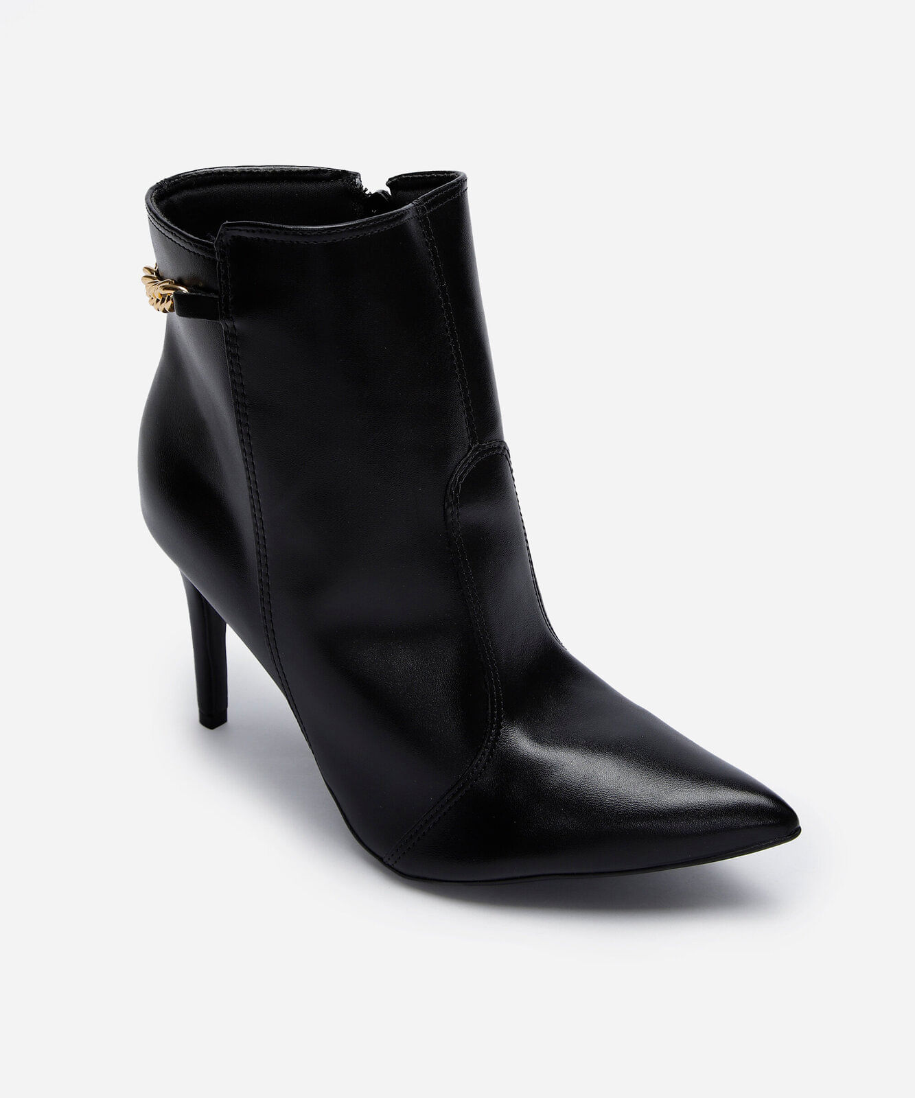 bota cano curto bico fino salto alto com corrente preto