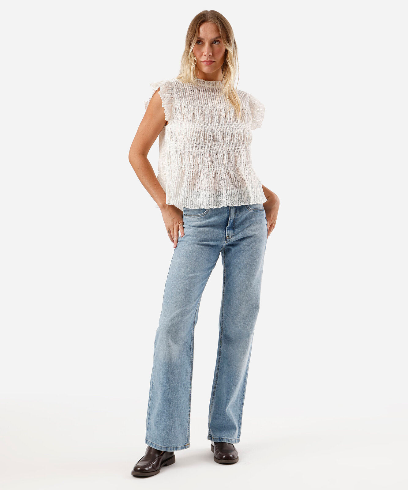 regata feminina com babados texturizada off white