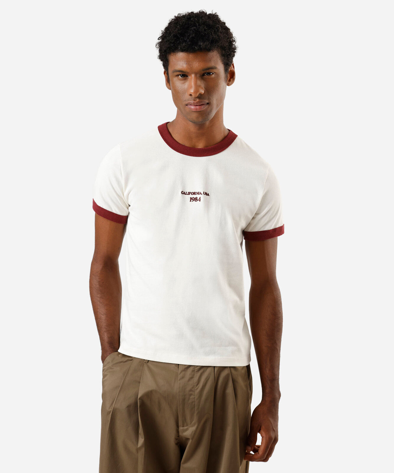 camiseta muscle fit masculina de algodão manga curta bordada off white