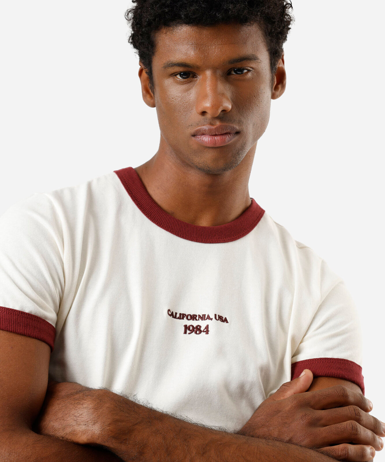 camiseta muscle fit masculina de algodão manga curta bordada off white