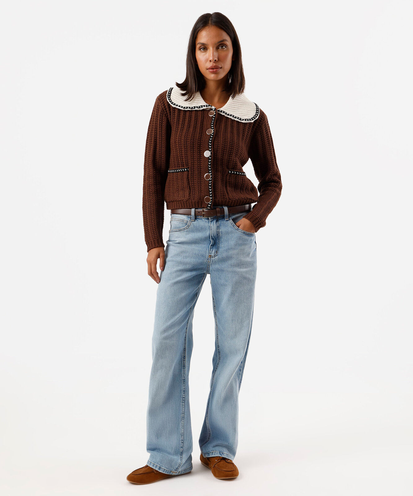 cardigan feminino de tricot com bolsos marrom