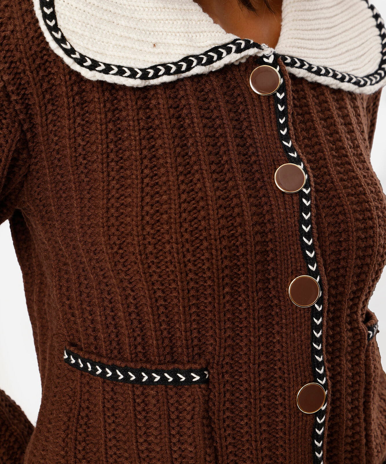 cardigan feminino de tricot com bolsos marrom