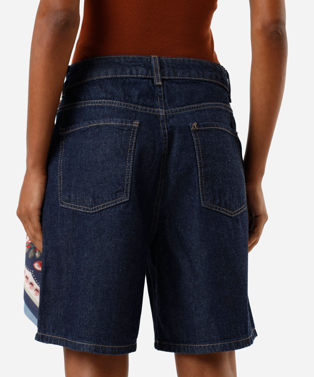 bermuda feminina jeans com lenço azul