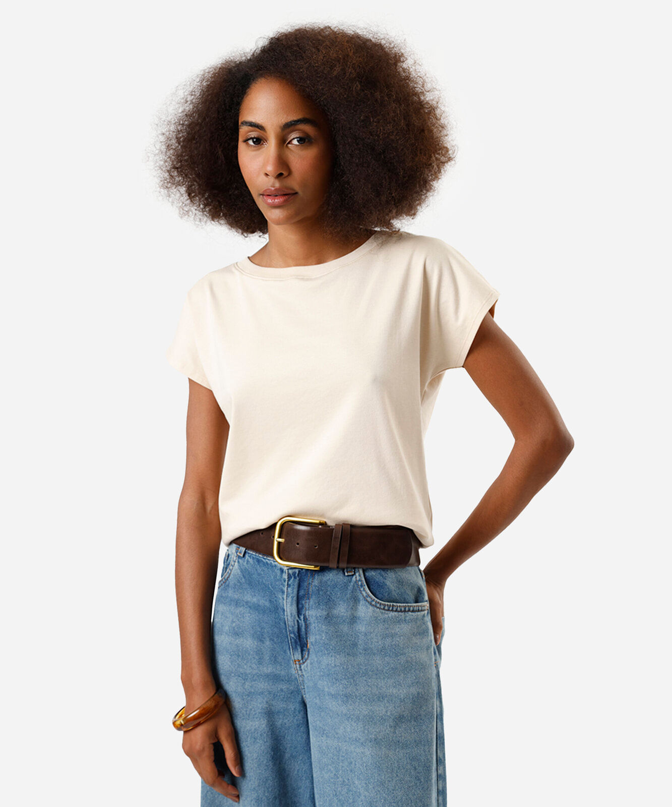 camiseta feminina de algodão peruano decote canoa manga curta bege