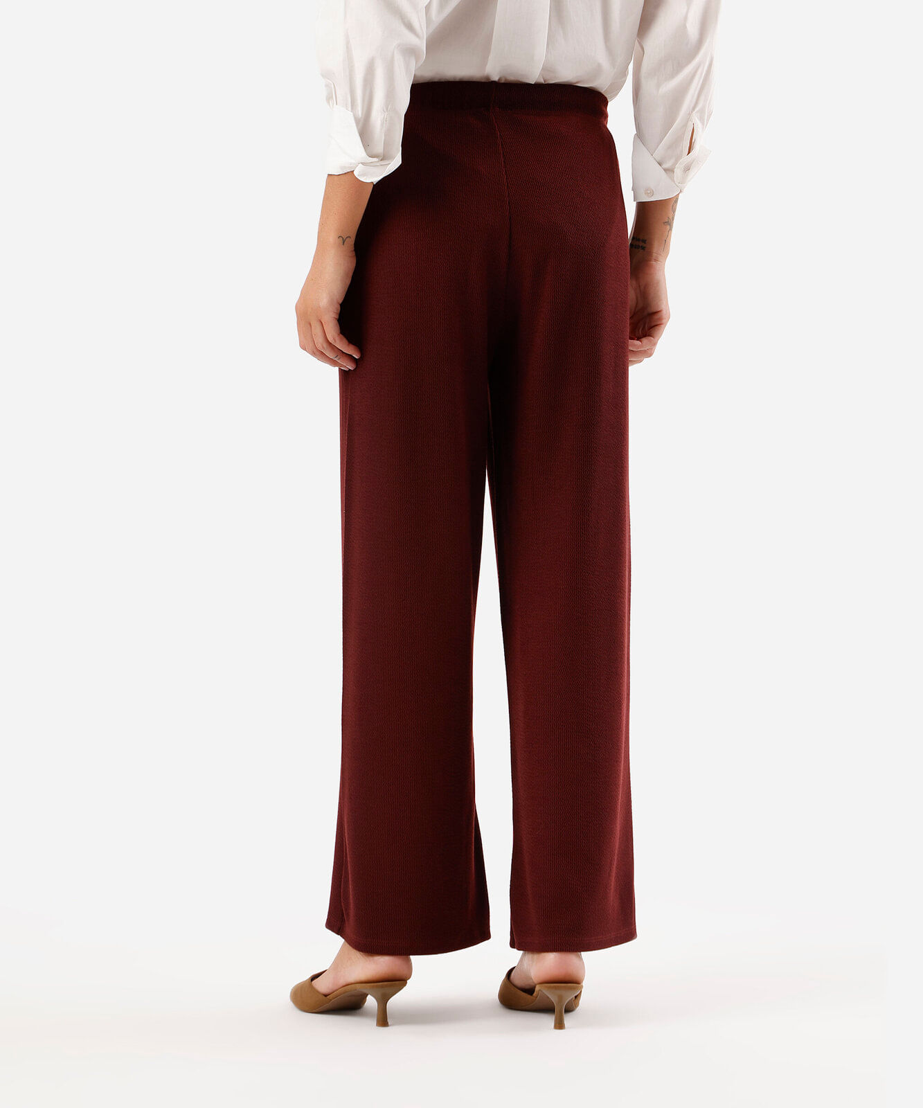 calça reta texturizada cintura alta com elástico vinho