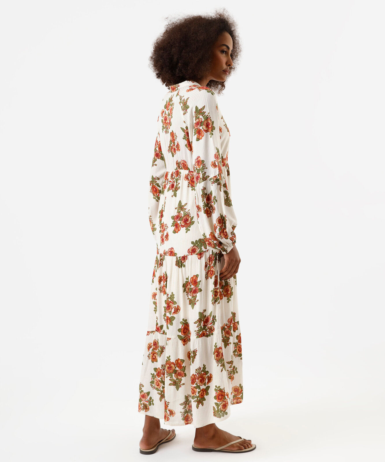 vestido midi feminino de viscose com recortes floral bege