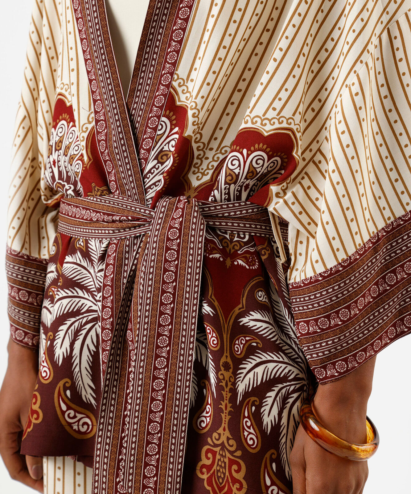 kimono feminino de viscose com amarração folhagens  bege