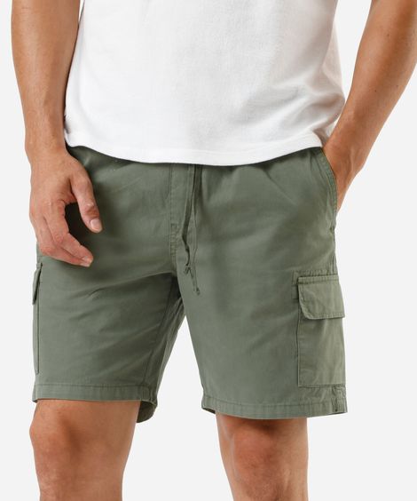 bermuda jogger masculina de sarja com bolsos cargo verde