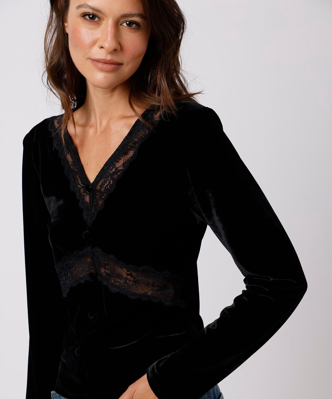 blusa feminina de veludo com renda e recortes mindset preta