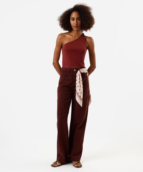 calça wide leg slim feminina de de sarja com lenço vinho