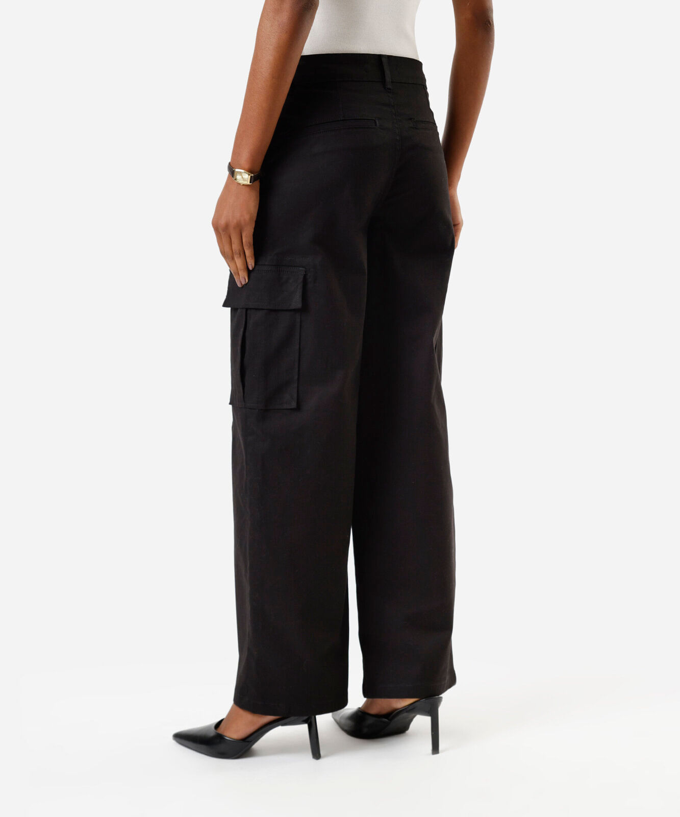 calça skater cargo feminina de sarja cintura baixa preta