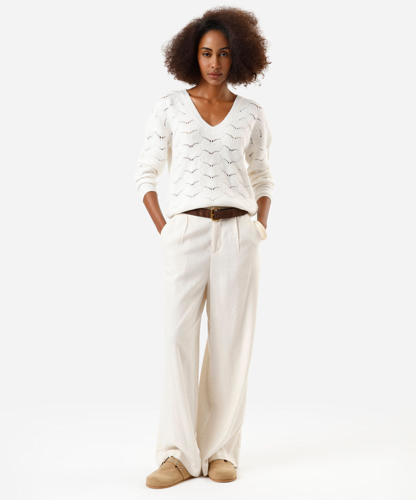 suéter feminino de tricot decote v texturizado off white
