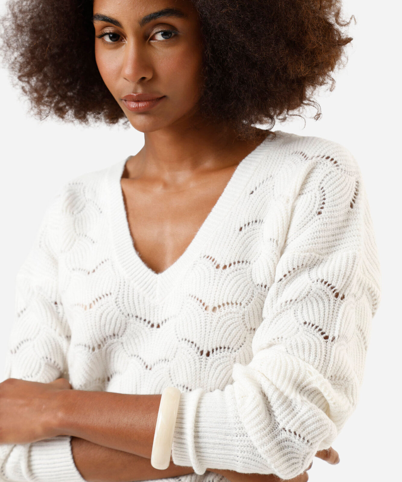 suéter feminino de tricot decote v texturizado off white