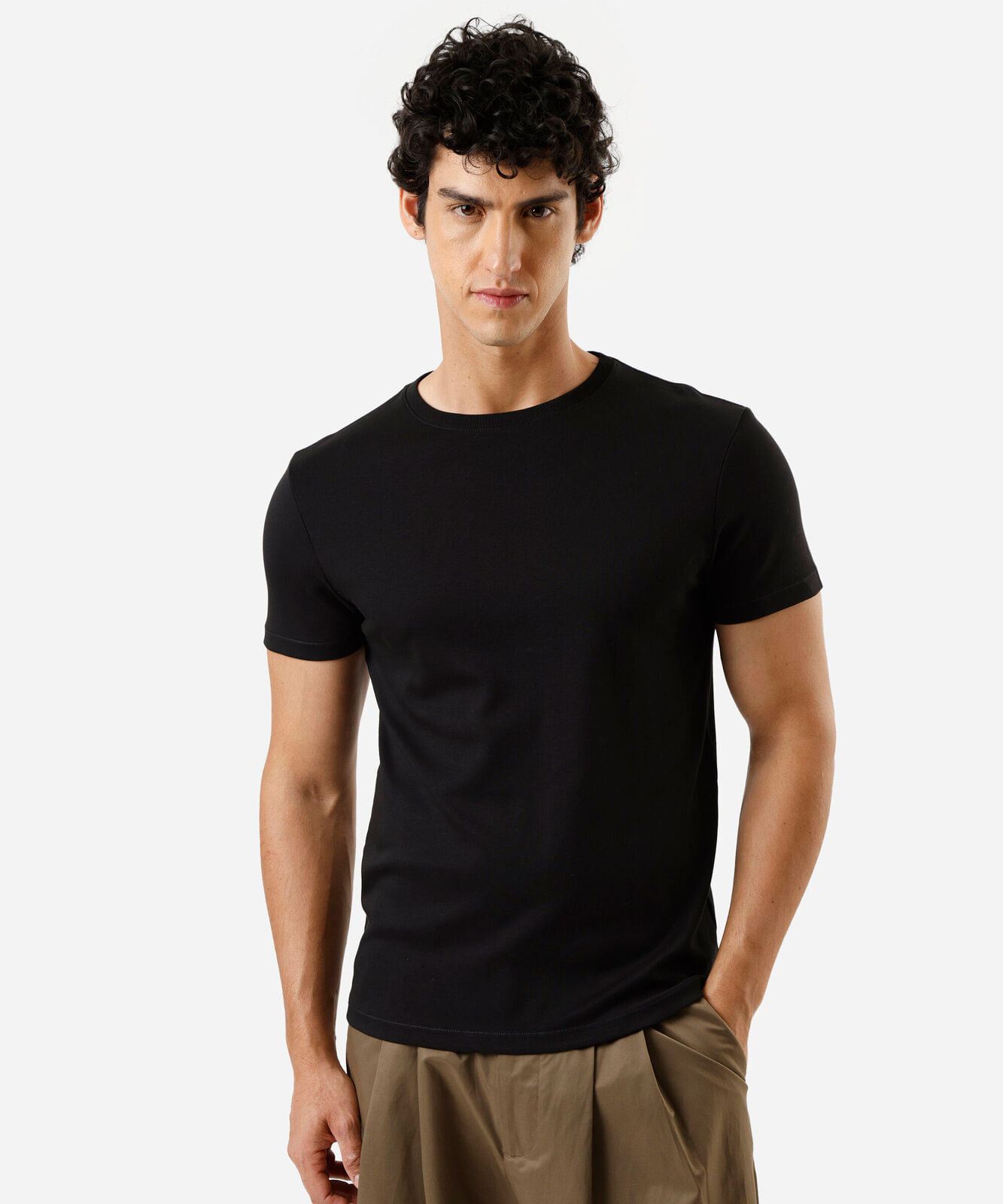 camiseta slim de algodão peruano bold preta